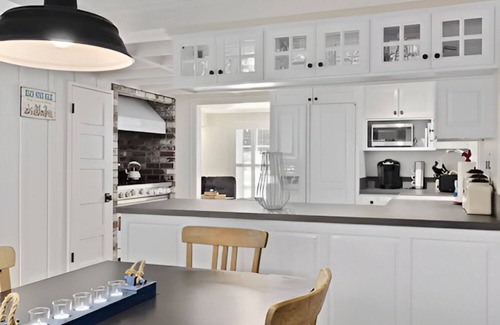 Capitola House | Charming Napa-inspired home on river, private dock, 2 min walk to beach, FP, BBQ