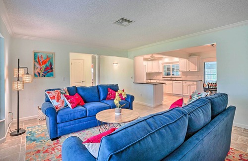 Central Naples Cottage | Charming Naples Home w/Patio ~ 5 Mi to Beach