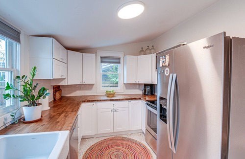 Urbandale Nations House | Charming Nashville Home w/Fire Pit, Indoor Sauna!