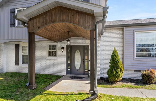 Antioch House | Charming Nashville retreat with modern amenities!