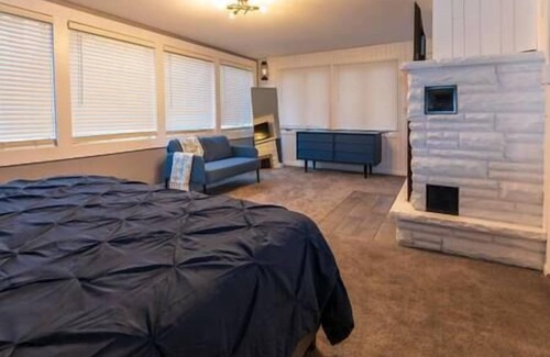 South Elgin House | Charming Nature Lover's Retreat near St. Charles