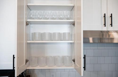 Athens Apartment | Charming, New Apt, Pool, Long Stays