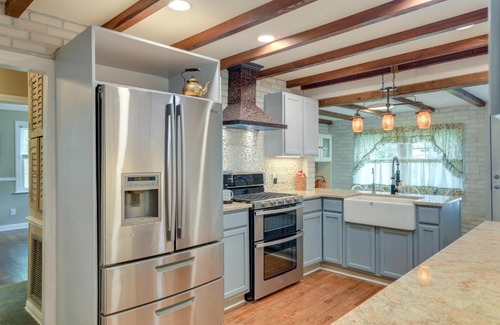 New Bern House | Charming New Bern Cottage with Grill and Fire Pit!