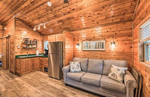 New Bern House | Charming New Bern Log Cabin - Pets Welcome!
