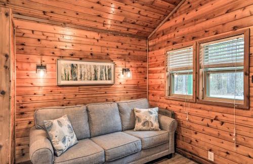 New Bern House | Charming New Bern Log Cabin - Pets Welcome!
