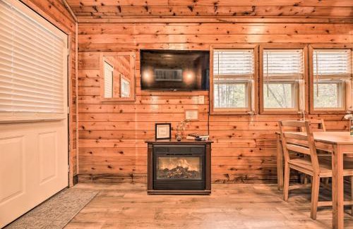 New Bern House | Charming New Bern Log Cabin - Pets Welcome!