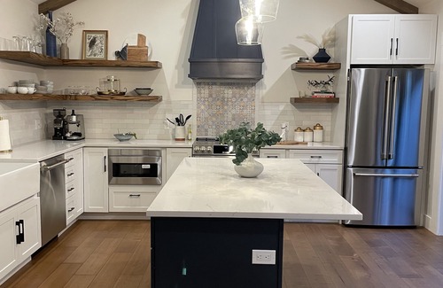 Upper East Cottage | Charming New Casita Lower Riviera, Quiet, AC, 6 blocks to State St, Pet-Friendly
