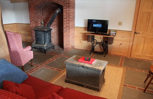 Shelburne Falls House | Charming New England House Surrounded By Trees, Field And Pond