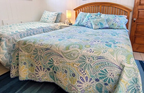 Slaughter Beach Cottage | CHARMING NEW WATERFRONT | Dog Friendly | Great Views | Walk to Beach | Clean