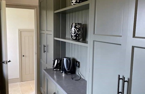 Chipping Norton Cottage | Charming newly built Cotswold stone cottage.
