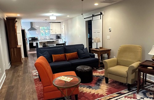 Marietta Cottage | Charming, newly constructed, carriage house located in Marietta Square.