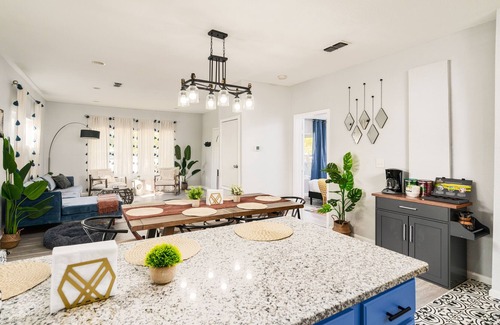 Highland Park House | Charming newly renovated 3 bed 2 bath - 2 miles from attractions