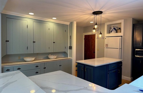 Mid-Coast and Islands House | Charming, Newly Renovated Harpswell Coastal Farmhouse- 4 comfortable Bedrooms, 2.5 Bath. Ocean v.