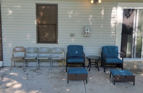 Raytown House | Charming Newly Renovated 3 bedroom Home- close to Major Kansas City attractions