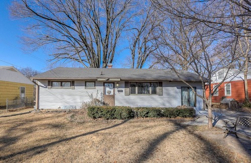 Raytown House | Charming Newly Renovated 3 bedroom Home- close to Major Kansas City attractions