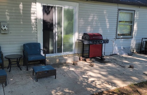Raytown House | Charming Newly Renovated 3 bedroom Home- close to Major Kansas City attractions