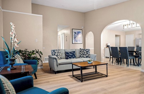 Garland House | Charming newly upgrade 4-bedroom house in Garland, king beds, near highway