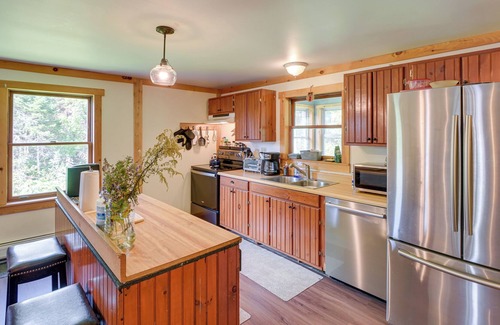 Newport Cabin | Charming Newport Cabin on 35 Acres!