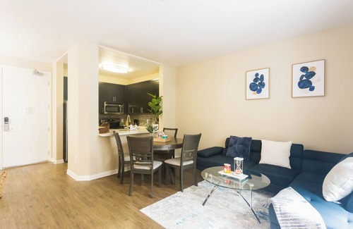 Marina Peninsula Apartment | Charming Oasis by the Beach 1Bed, fitness & Pool in gorgeous Marina del Rey