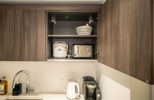 Richmond City Centre Apartment | Charming Oasis Close to Airport & Downtown
