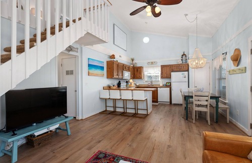 South Nags Head House | Charming OCEANSIDE Cottage Steps from the Beach in South Nags Head