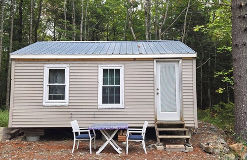 Lincolnville Cabin | Charming Off- Grid cabin 5 min from the ocean in Midcoast Maine