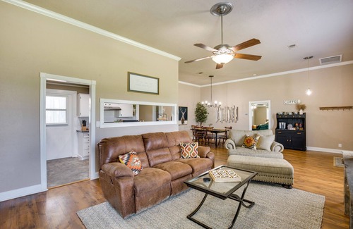 Marietta House | Charming Oklahoma Escape Near Beaches & Golfing!