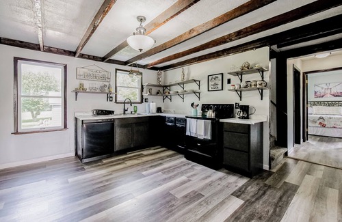 Allenton House | Charming old farmhouse, spacious 2-bedroom on 2+ acres