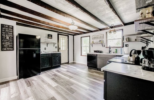 Allenton House | Charming old farmhouse, spacious 2-bedroom on 2+ acres