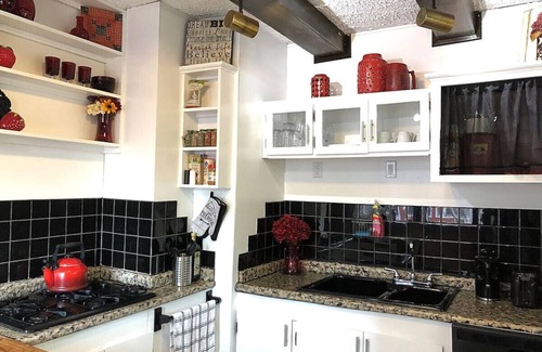 Cleveland House | Charming Old Soul |Near CLE Clinic |Long Term Stay