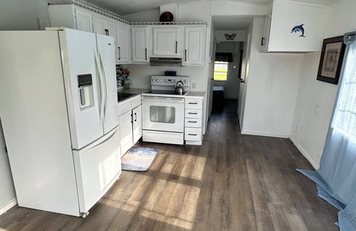 Fort Myers Beach Cottage | Charming one bedroom cottage with AC, WiFi in fantastic Fort Myers Beach