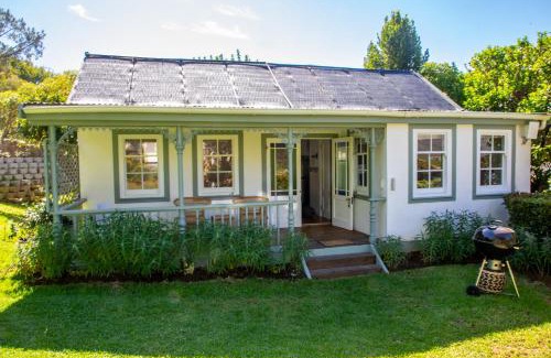 Constantia House | Charming one bed with Vineyard & Mountain views