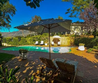 Constantia House | Charming one bed with Vineyard & Mountain views