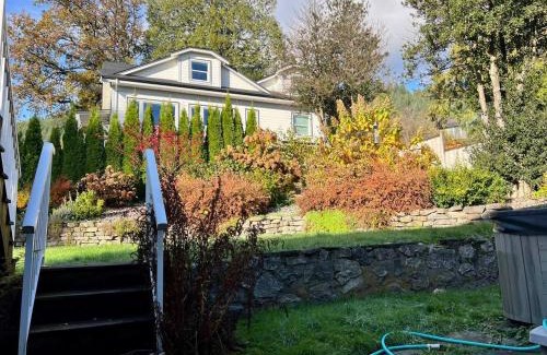 District of North Vancouver House | Charming one bedroom suit