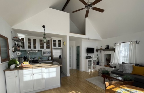 Clarkdale Cottage | Charming One-Bedroom Guest Cottage w/ Parking