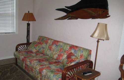 Ruskin House | Charming One Bedroom Cottage Fully Furnished