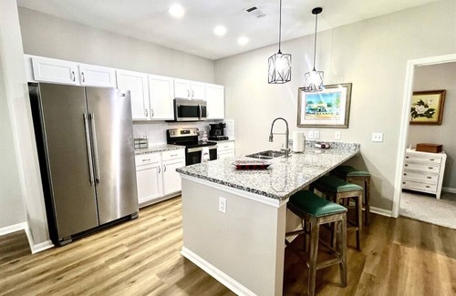 Oxford Cottage | Charming Oxford Retreat with 3 Bedroom Suites!