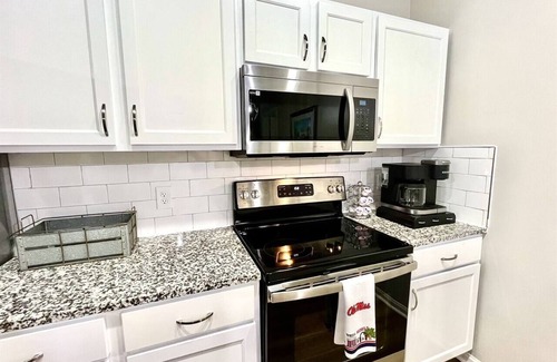 Oxford Cottage | Charming Oxford Retreat with 3 Bedroom Suites!