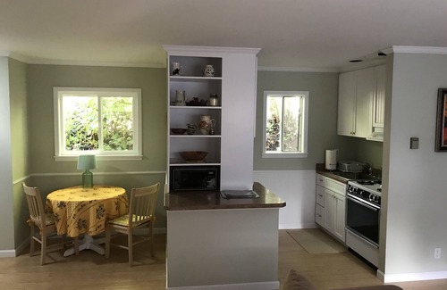 Strawberry Cottage | Charming, peaceful 1 Bedroom Mill Valley Cottage