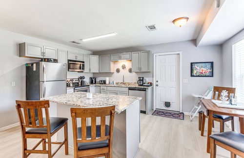 Myrtle Grove House | Charming Pensacola Home w/screened Lanai & Grill!