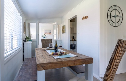 Culburra Beach House | Charming Pet friendly Beach Cottage - 100m to beach and lake