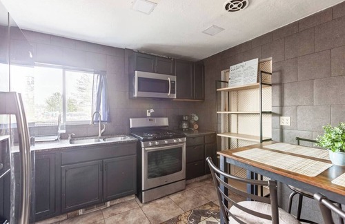 West Valley City House | Charming pet-friendly 3-bedroom house in lovely Salt Lake City