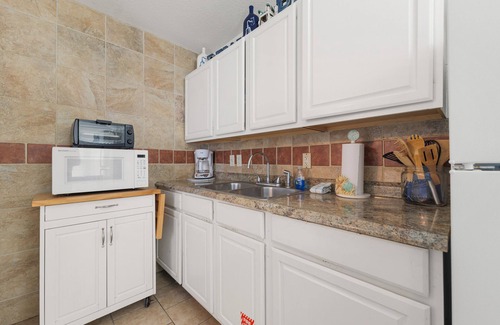 Ormond Beach Condo | Charming Pet Friendly Cottage Home With Ocean Views