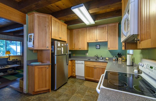 Tahoma Ski Chalet | Charming Pet Friendly Chalet, Great Location, Walk To The Lake
