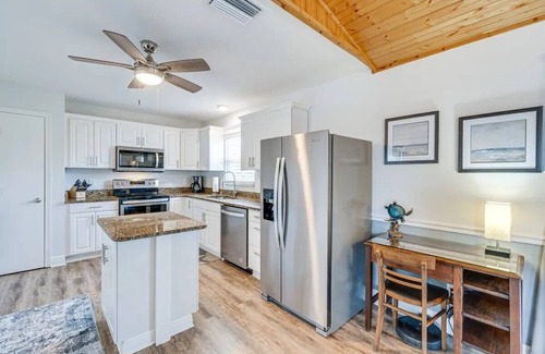 Bokeelia House | Charming Pet-Friendly Bungalow. n2 bed/2 bath Near Jug Creek & Boat Ramp