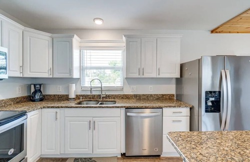 Bokeelia House | Charming Pet-Friendly Bungalow. n2 bed/2 bath Near Jug Creek & Boat Ramp