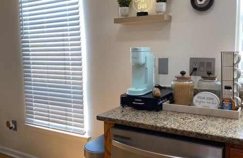 Olde Richmond House | Charming Philadelphia Retreat 3BR Townhome, WiFi, AC & Private Garage Parking!