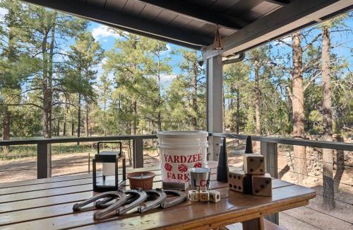 Show Low House | Charming Pines Cabin with Fireplace and BBQ