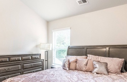 McDonough House | Charming Pink Home Near Atlanta