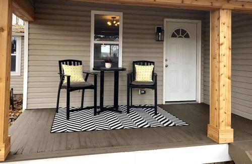 Portage Lakes House | Charming PLX Cottage-LAKE VIEW